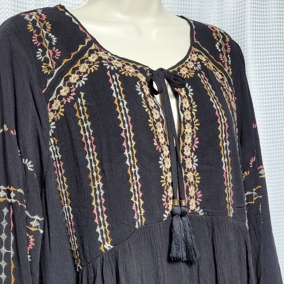 NWT Knox Rose Black & Embroidered Tasseled Flowy Long Sleeve Top Women's L - Picture 2 of 13